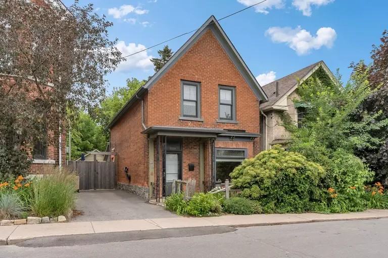 19 Pine St - Photo 2 of 30