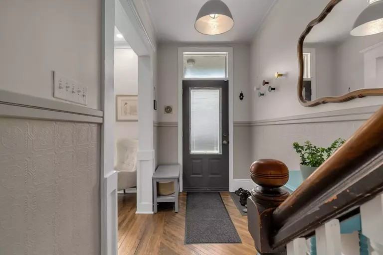 19 Pine St - Photo 3 of 30