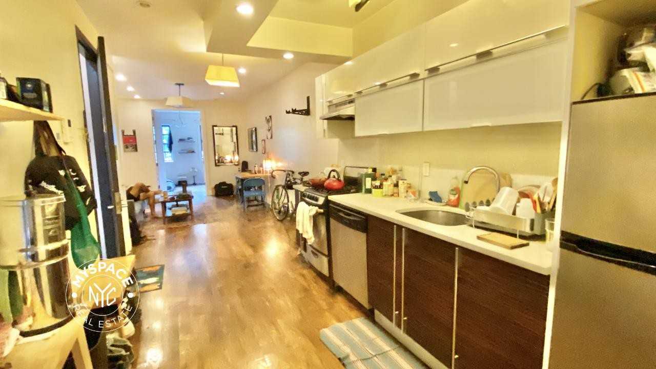 11A Menahan St #3r
