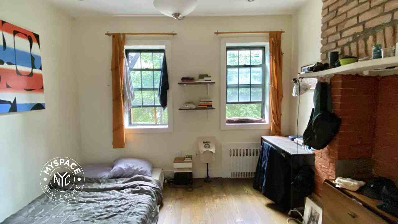 11A Menahan St #3r - Photo 6 of 6