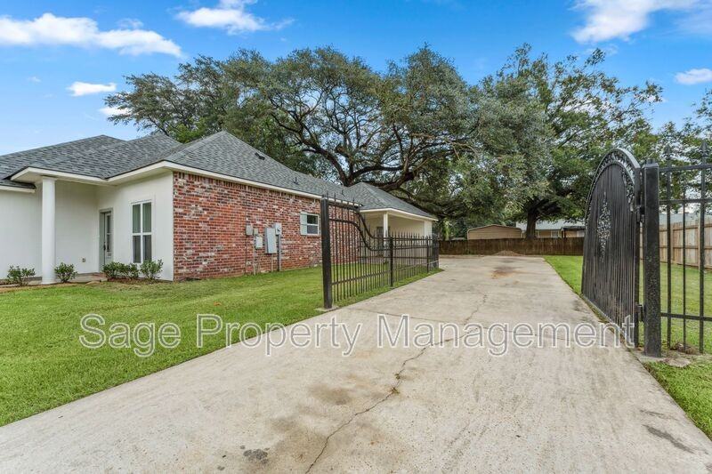 13096 Cypress Gold Dr - Photo 3 of 24