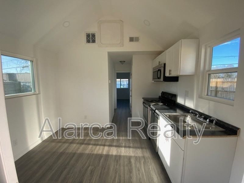 1515 Kimberly Rd - Photo 3 of 9