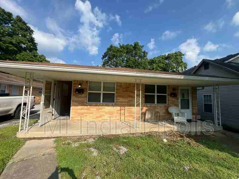 228 S Green St #B - Photo 2 of 47