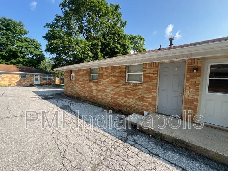 228 S Green St #B - Photo 3 of 47