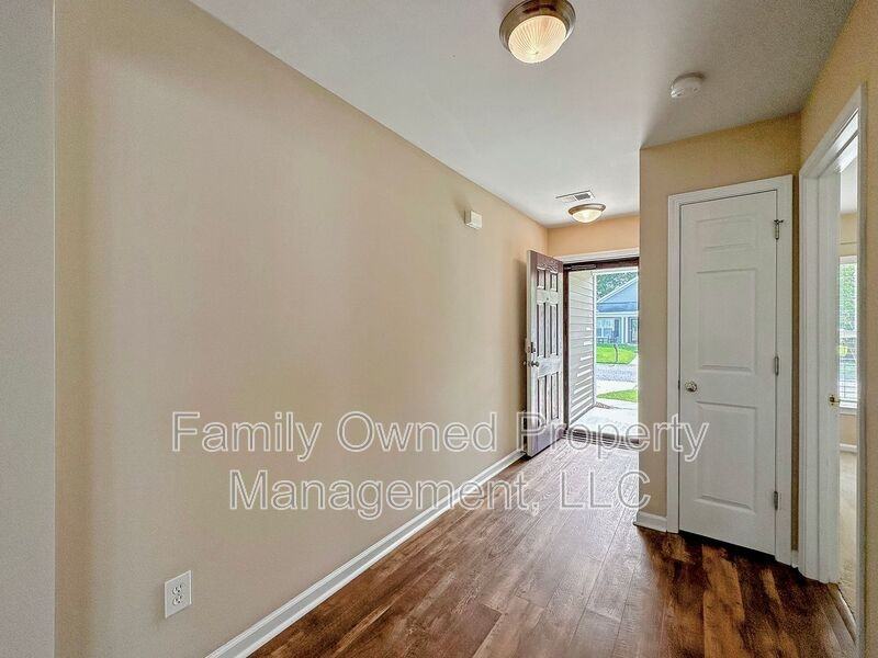 261 Emerald Isle Dr - Photo 7 of 34