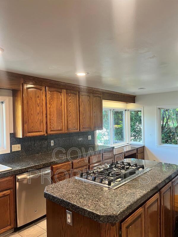 1336 Minnesota Ave - Photo 2 of 11