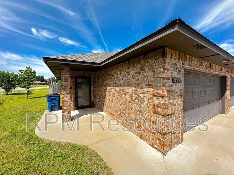 167 Bison Court Way - Photo 2 of 21