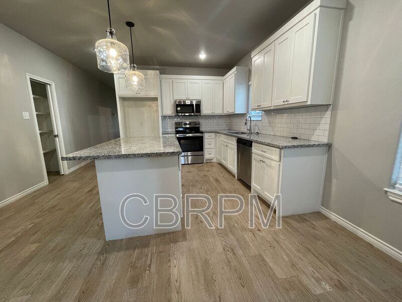 3003 28th Street - Photo 3 of 11