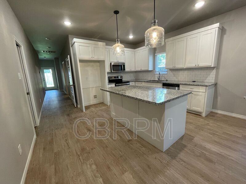 3003 28th Street - Photo 4 of 11