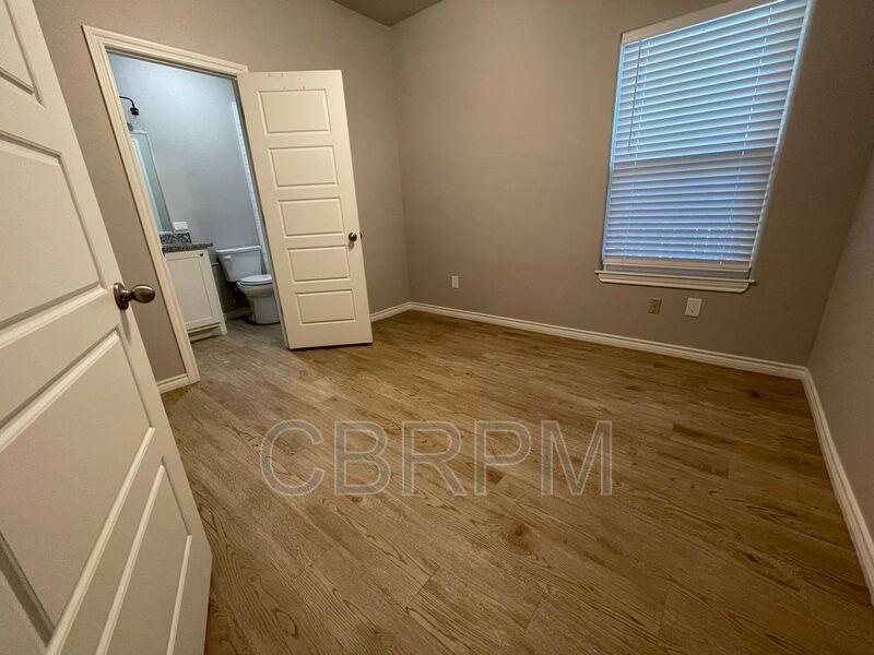 3003 28th Street - Photo 5 of 11