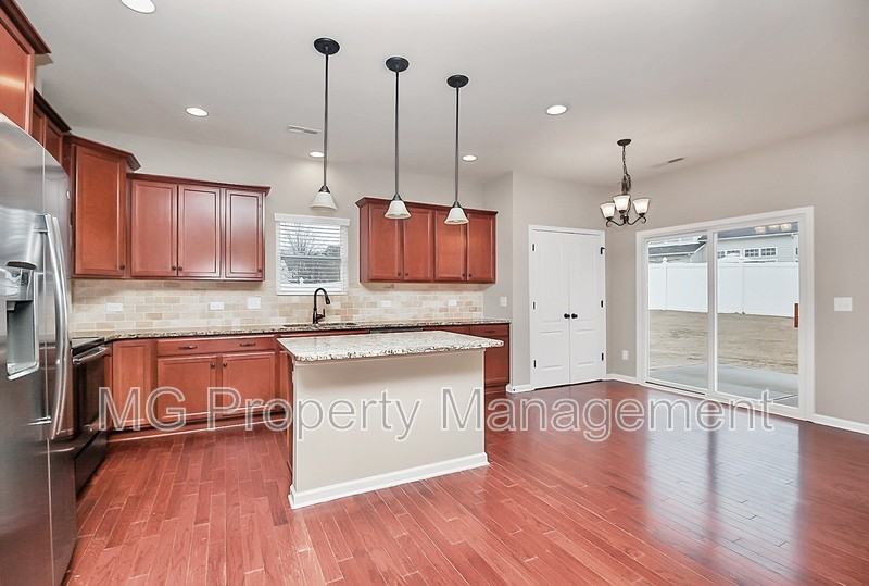 12700 Wither Steele Ct - Photo 7 of 41