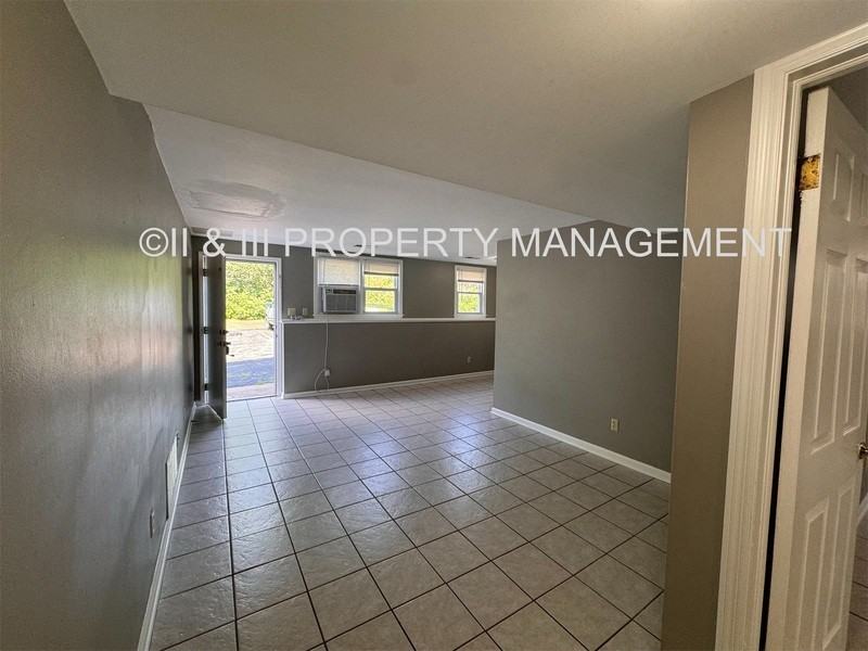 8416 Robinson St - Photo 3 of 13
