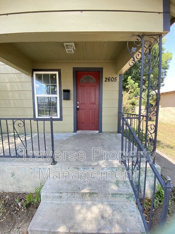 2605 E 12th St - Photo 3 of 23