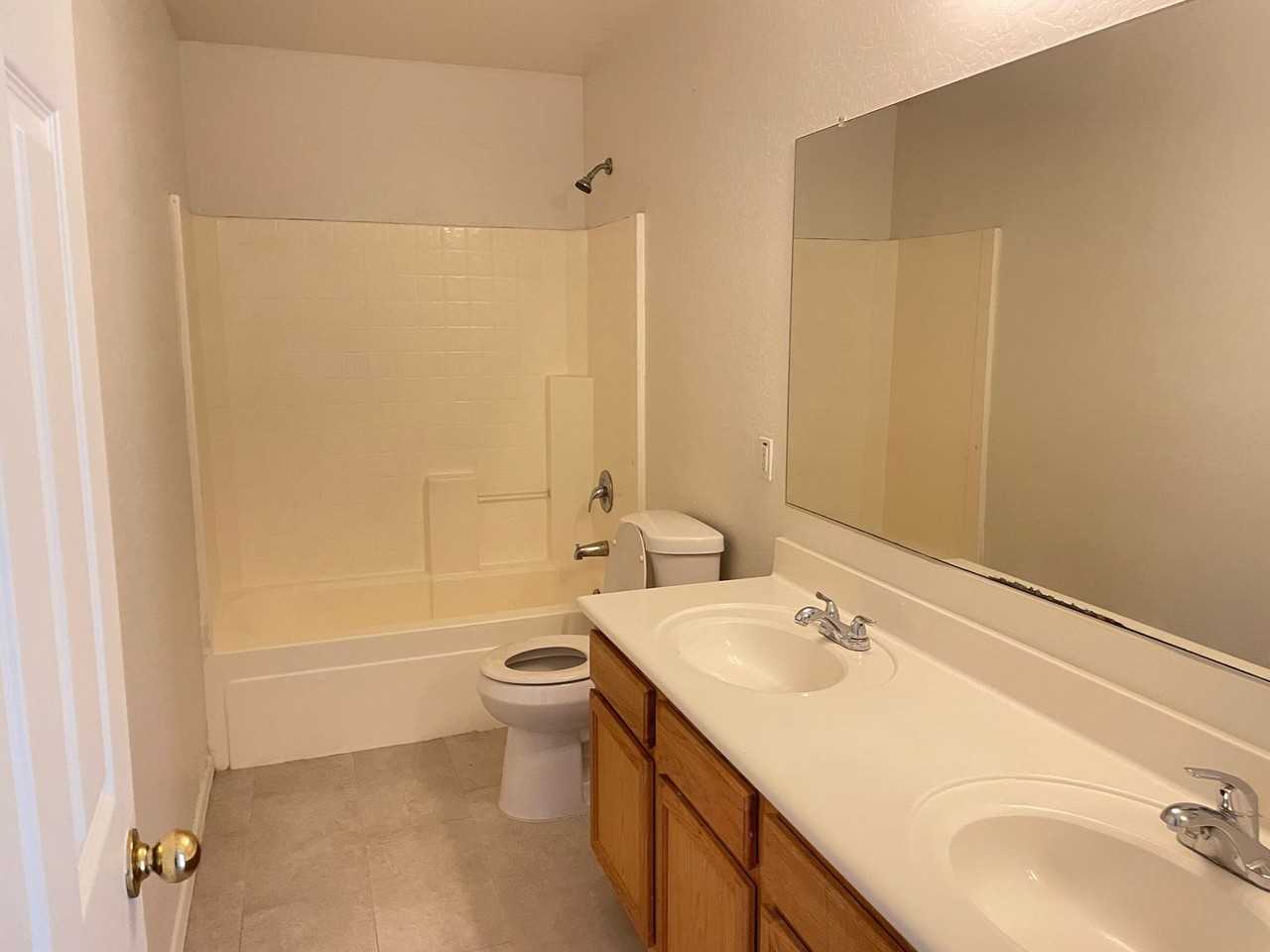 8318 W Miami St - Photo 2 of 25