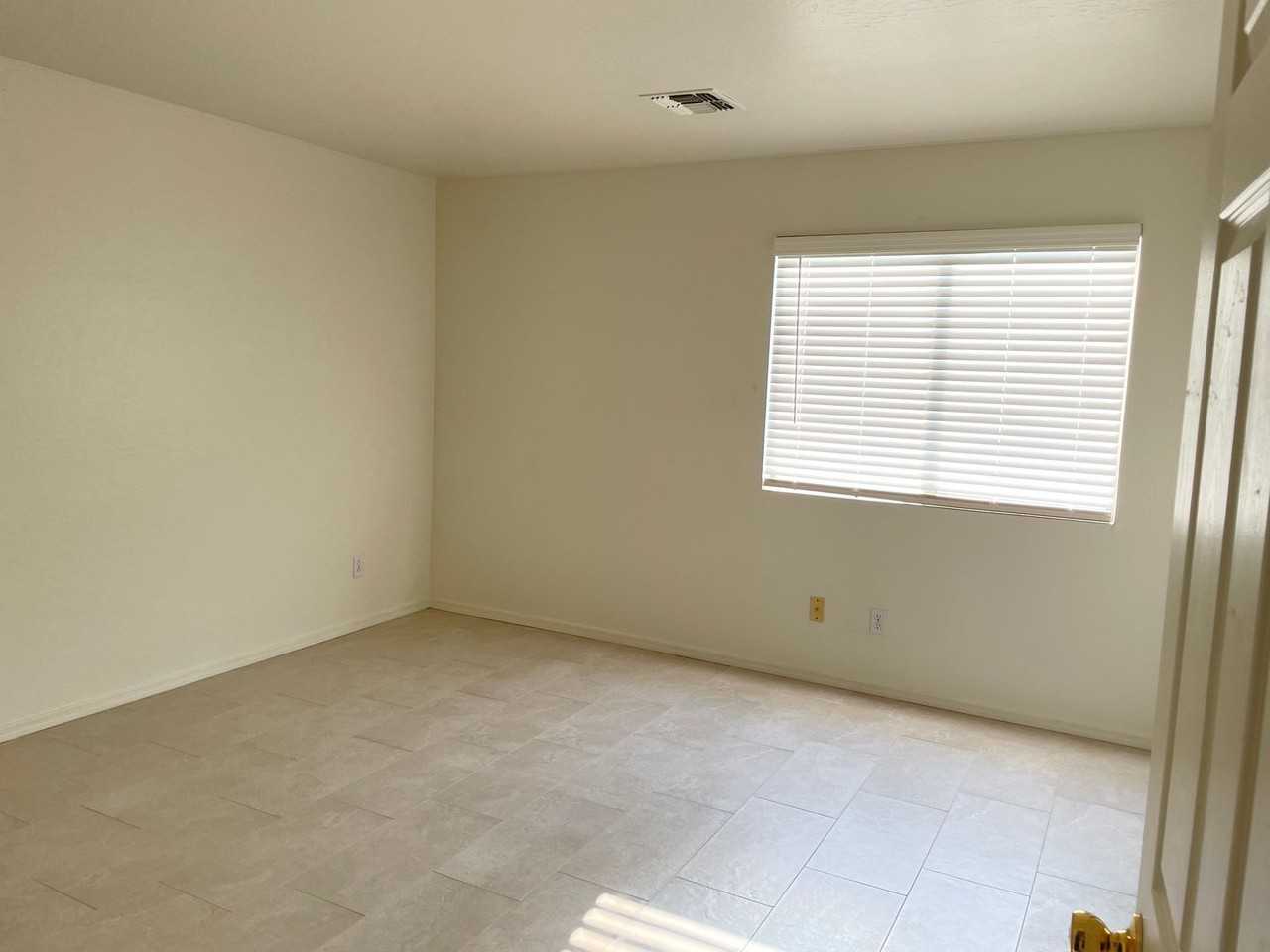 8318 W Miami St - Photo 5 of 25