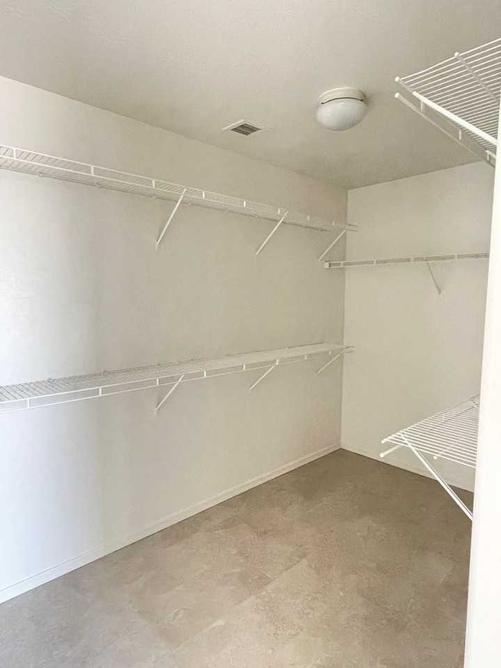 8318 W Miami St - Photo 6 of 25