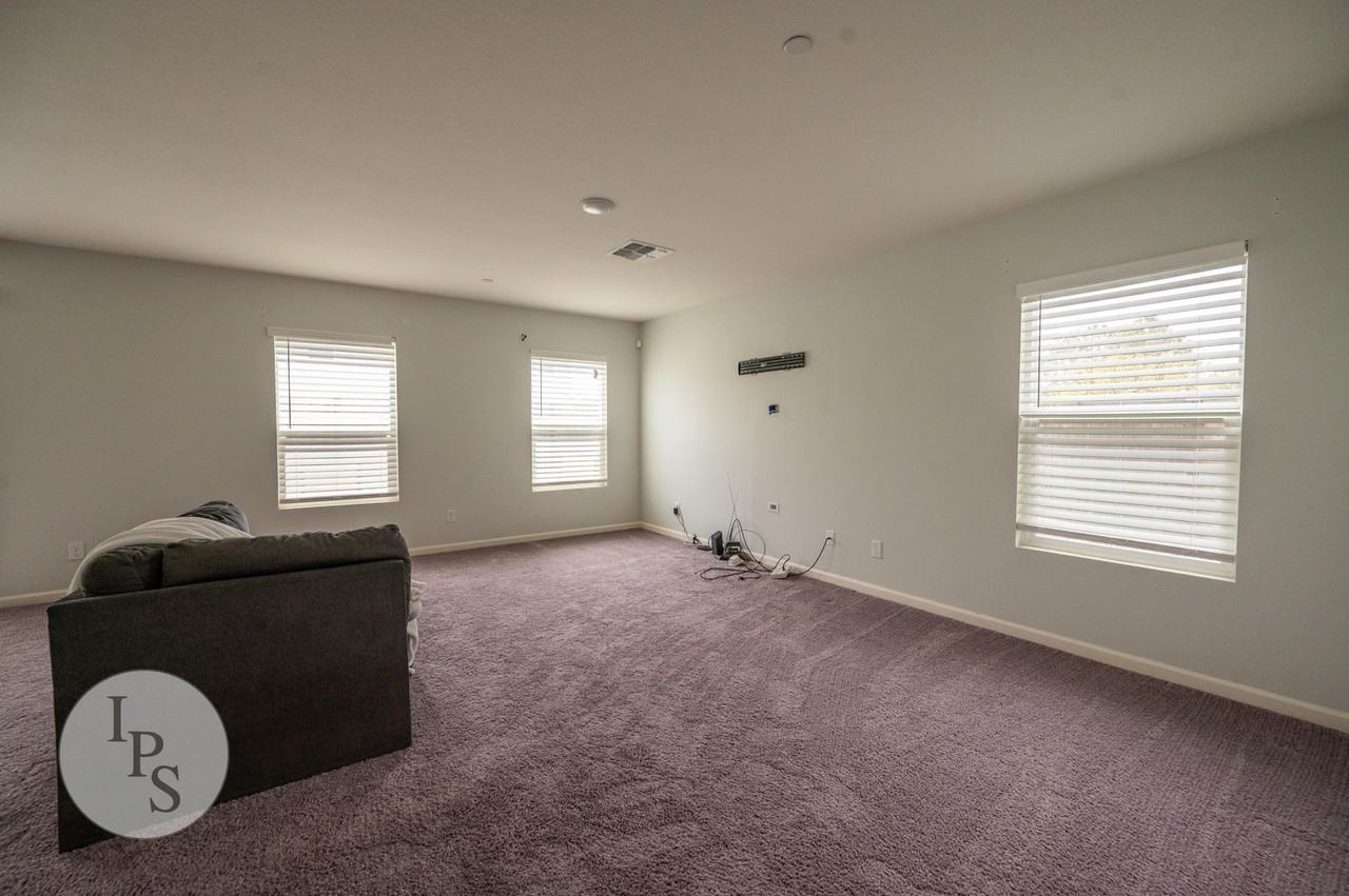 661 9th St - Photo 2 of 39
