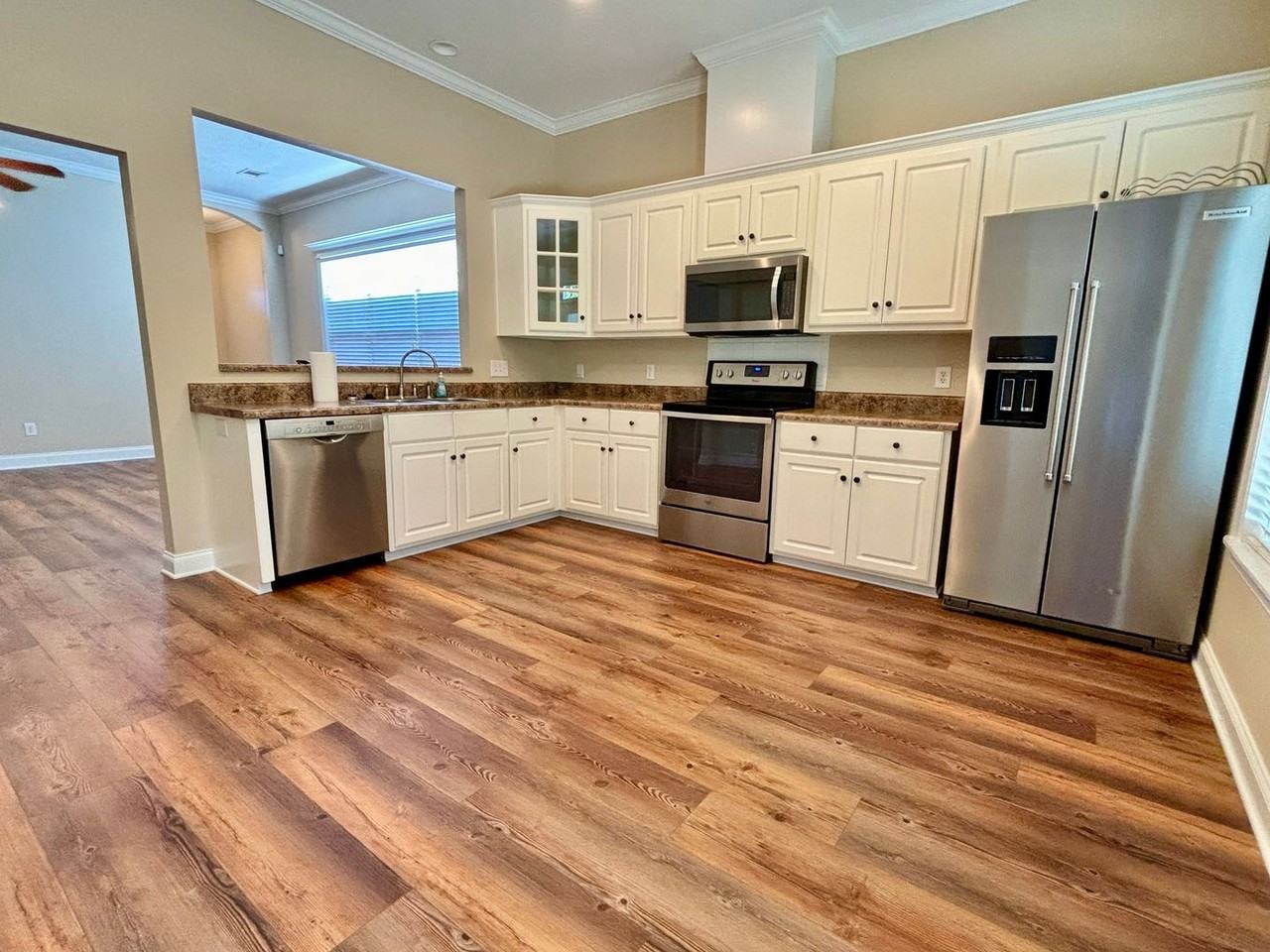 2508 Grier Cir - Photo 2 of 14