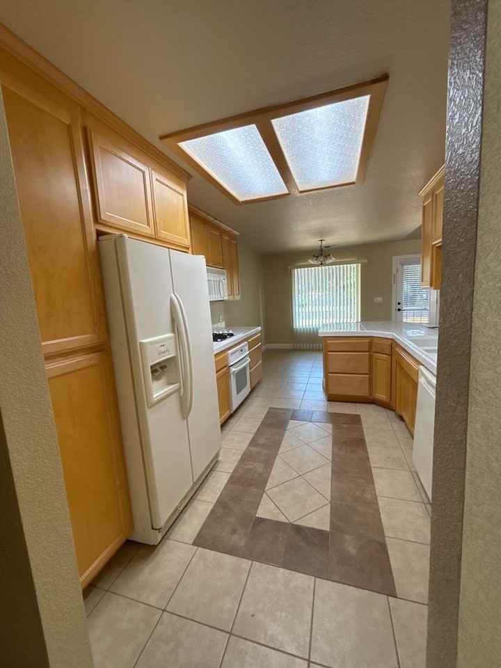 617 Darling Way - Photo 7 of 21