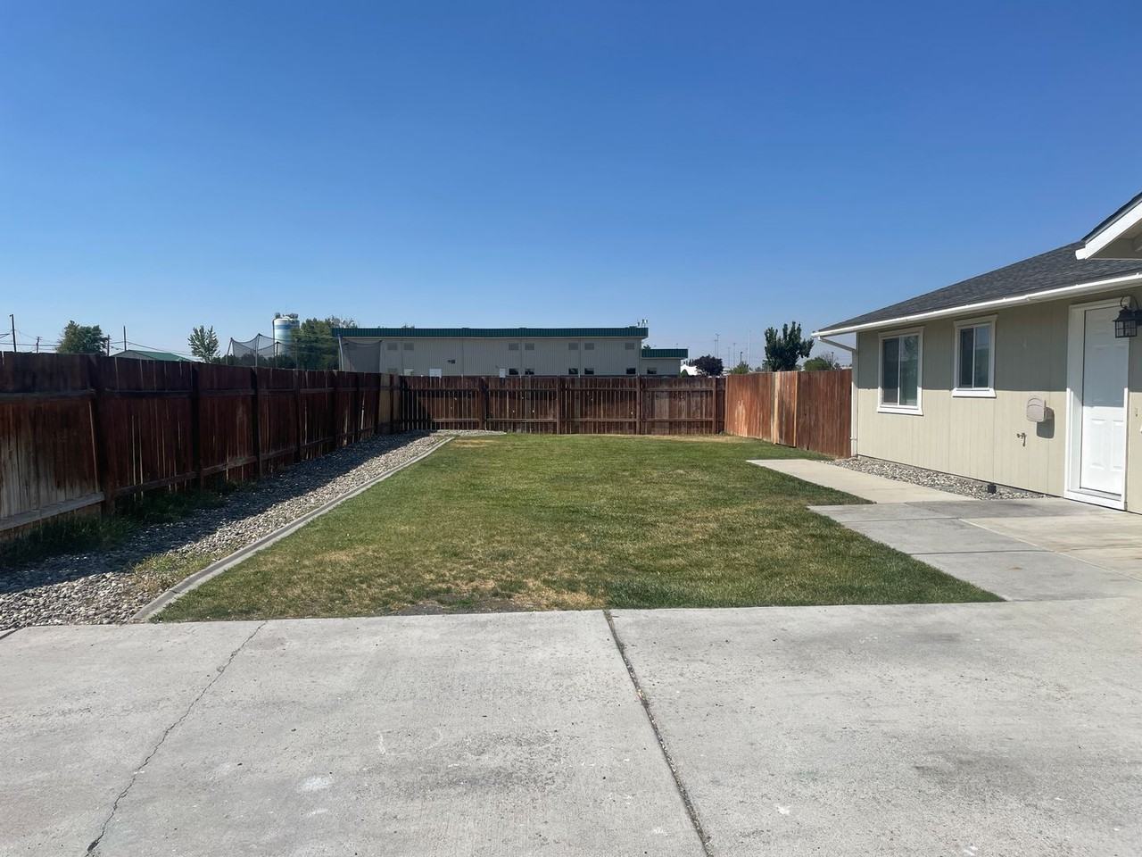 1738 W Mockingbird St - Photo 2 of 16