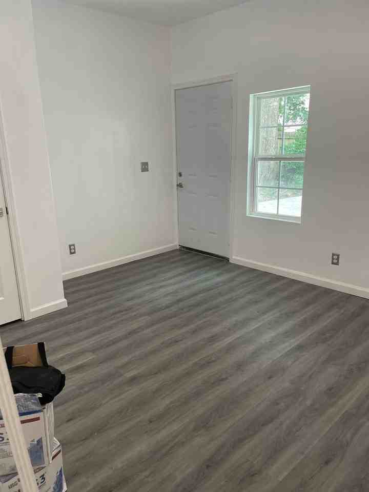1128 S Quaker Ave - Photo 5 of 7