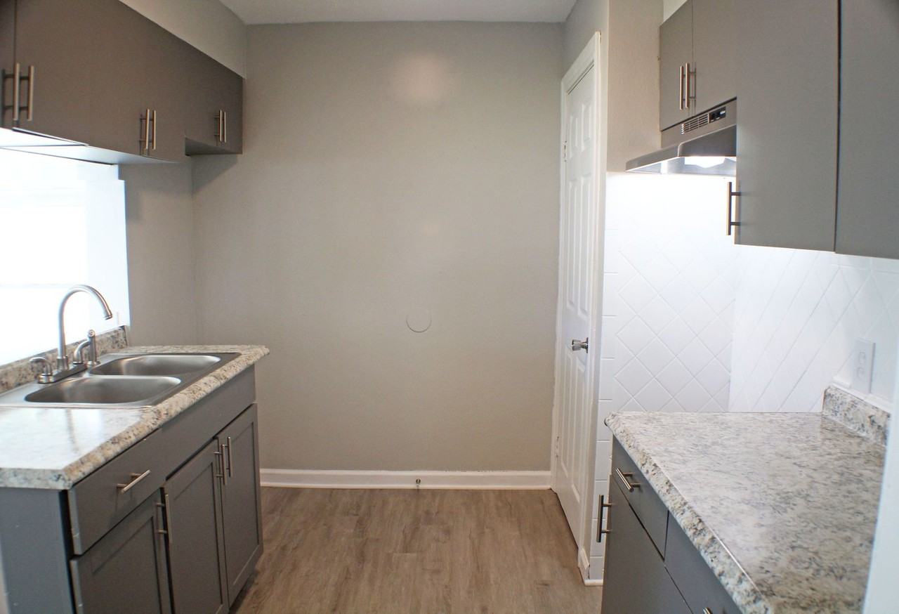 1511 Princeton Dr - Photo 2 of 14