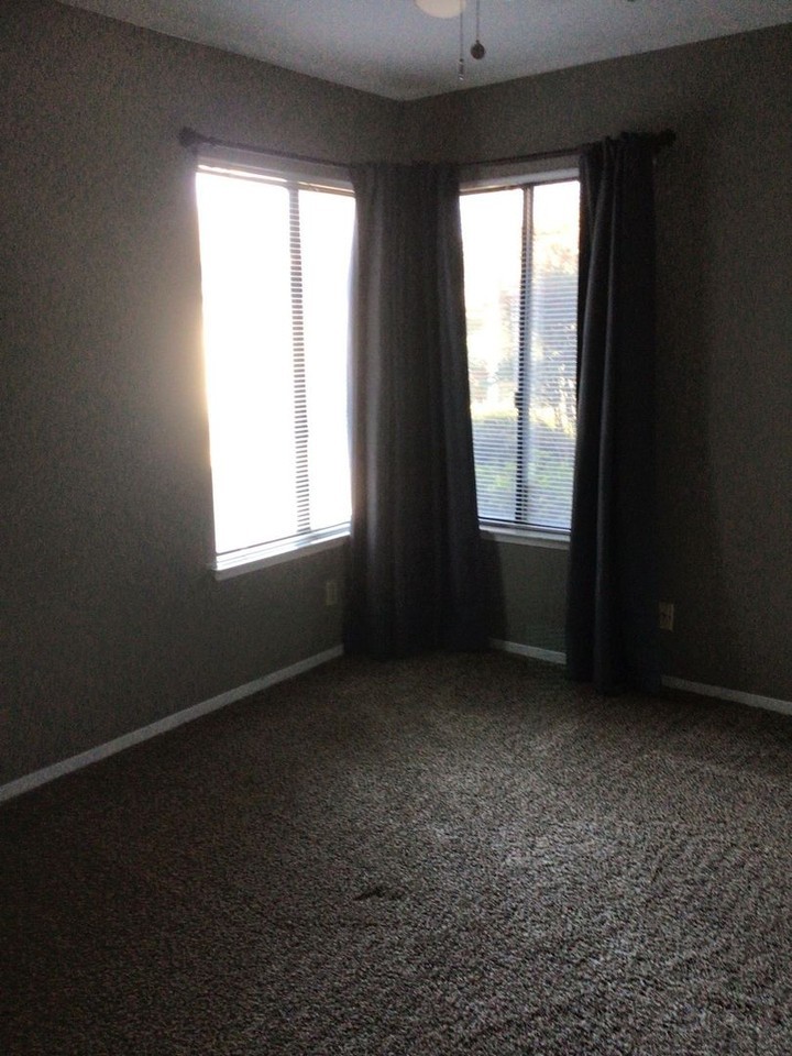 1536 E Castleview Ave - Photo 6 of 7