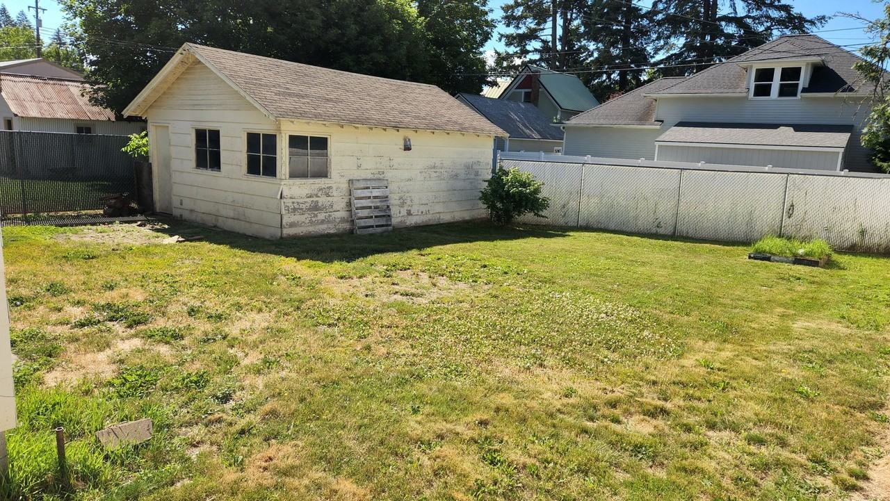 1020 E Foster Ave - Photo 3 of 26