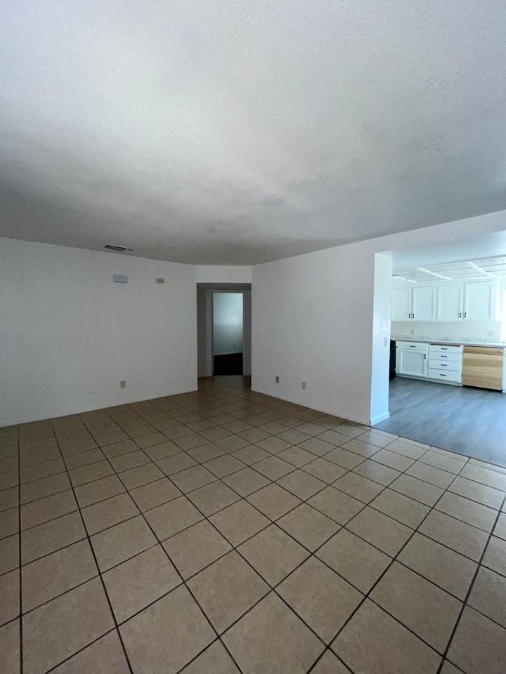 3021 - Photo 2 of 24