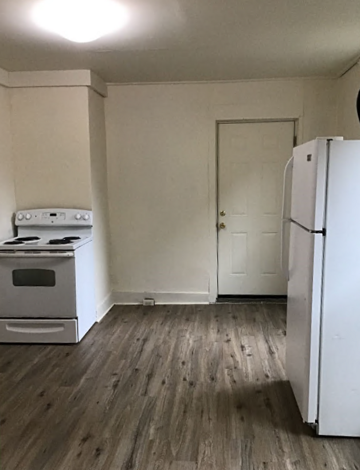 218 W King St - Photo 3 of 12