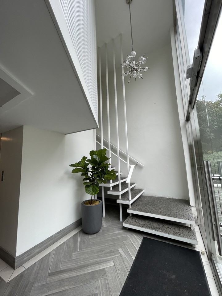 Live The  Beverly Hills Lifestyle Today - Photo 5 of 7