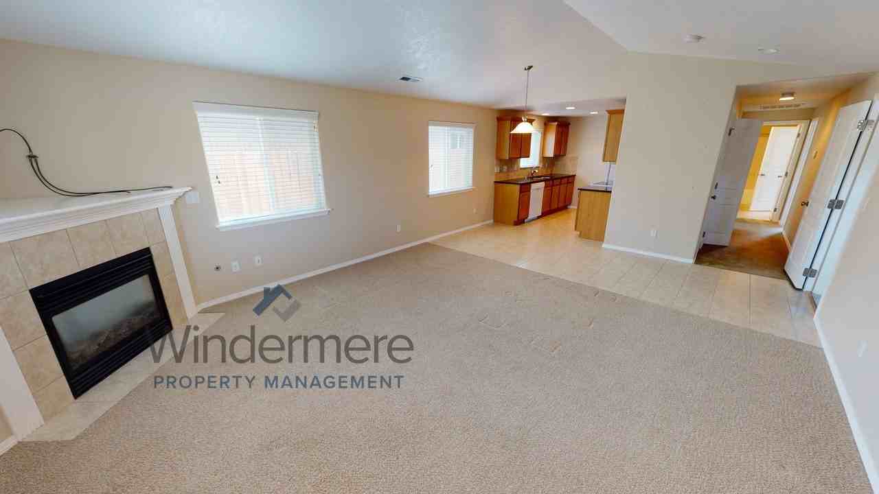 1223 Sw Carver St - Photo 2 of 16