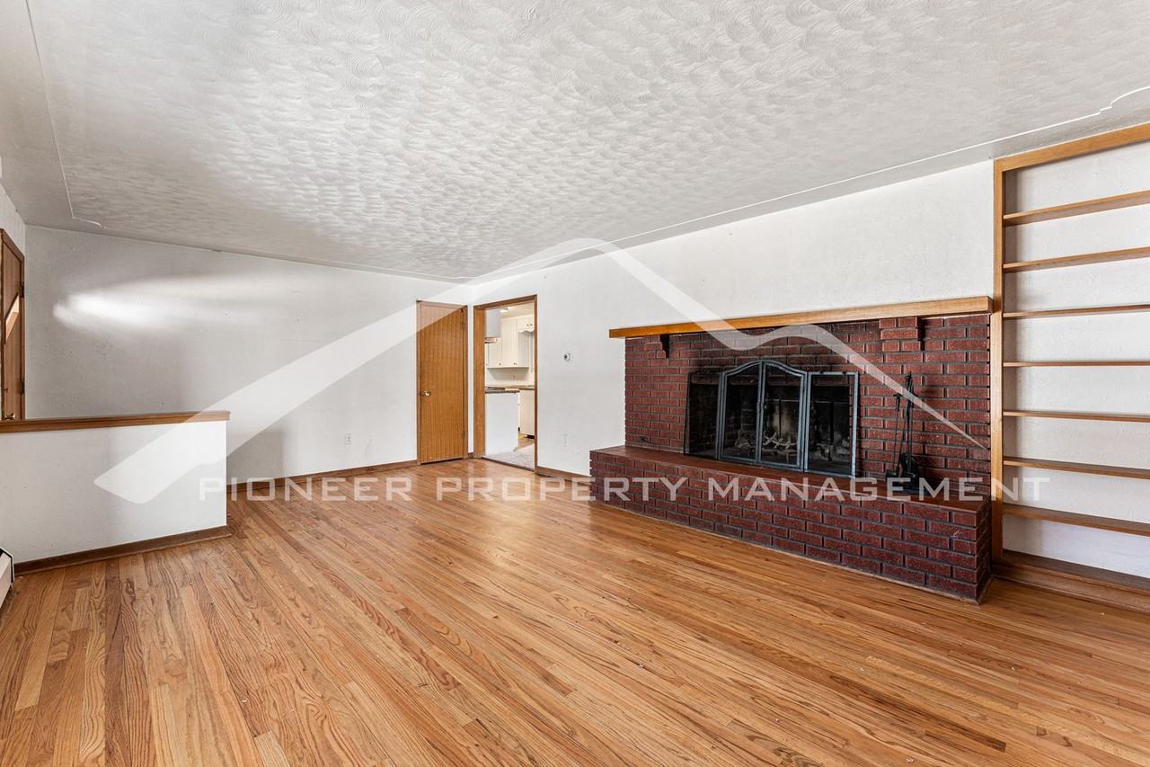 2795 Clover Rd - Photo 3 of 18