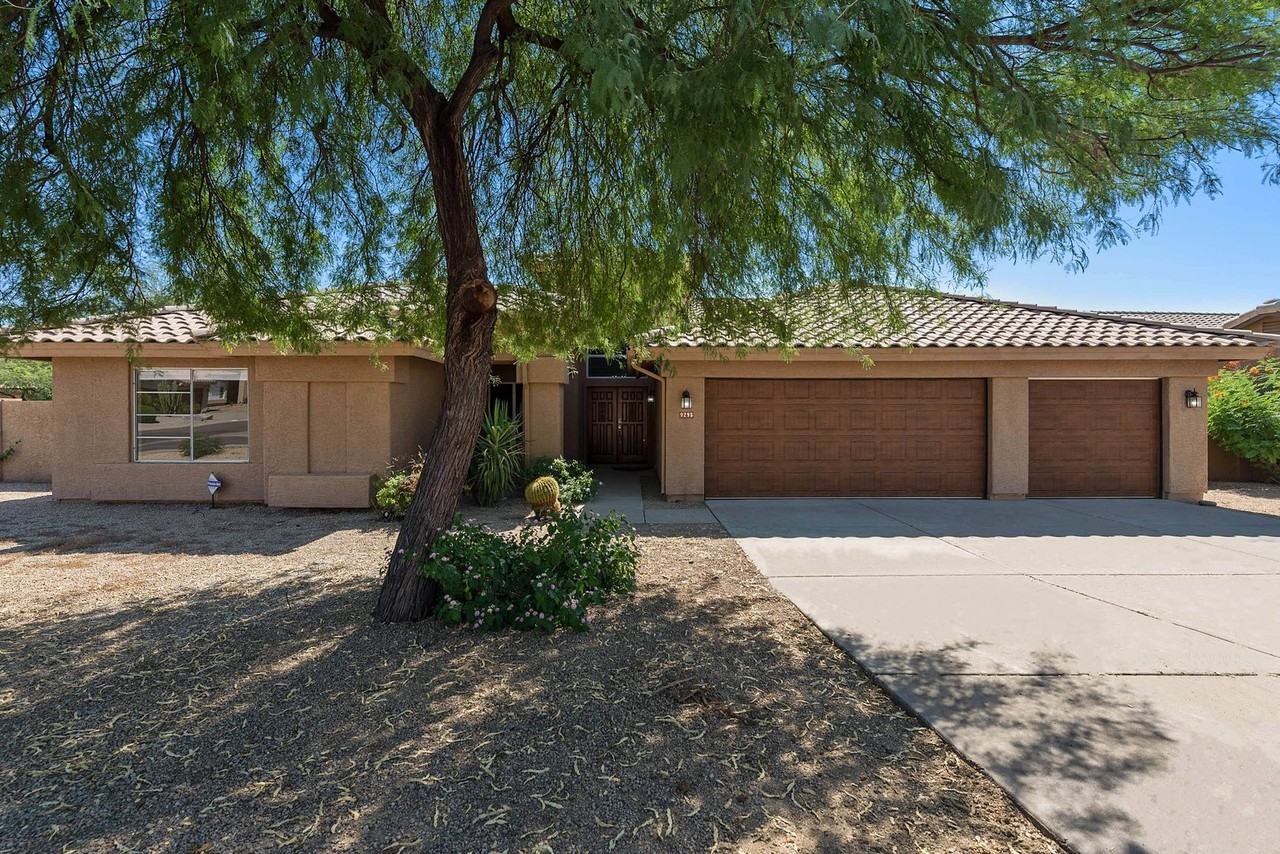 9295 E Rockwood Dr - Photo 3 of 36