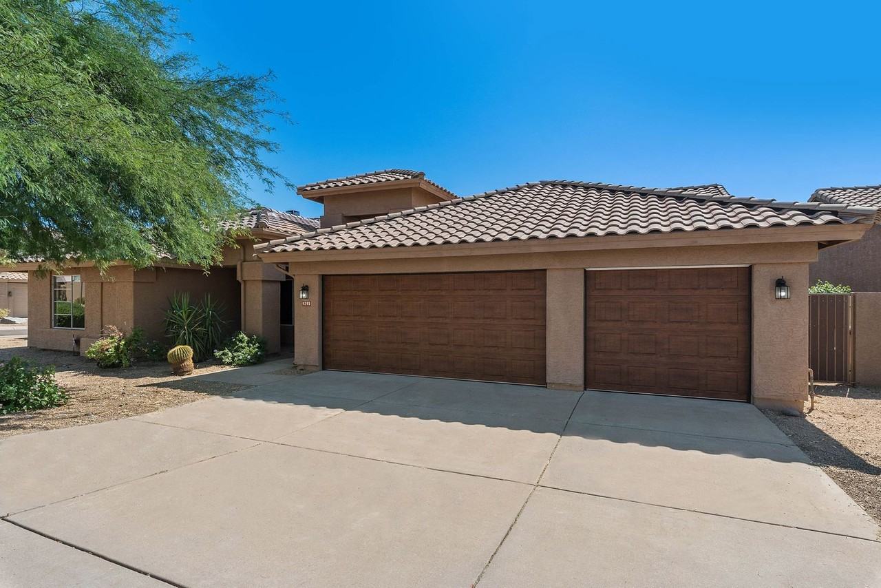 9295 E Rockwood Dr - Photo 4 of 36