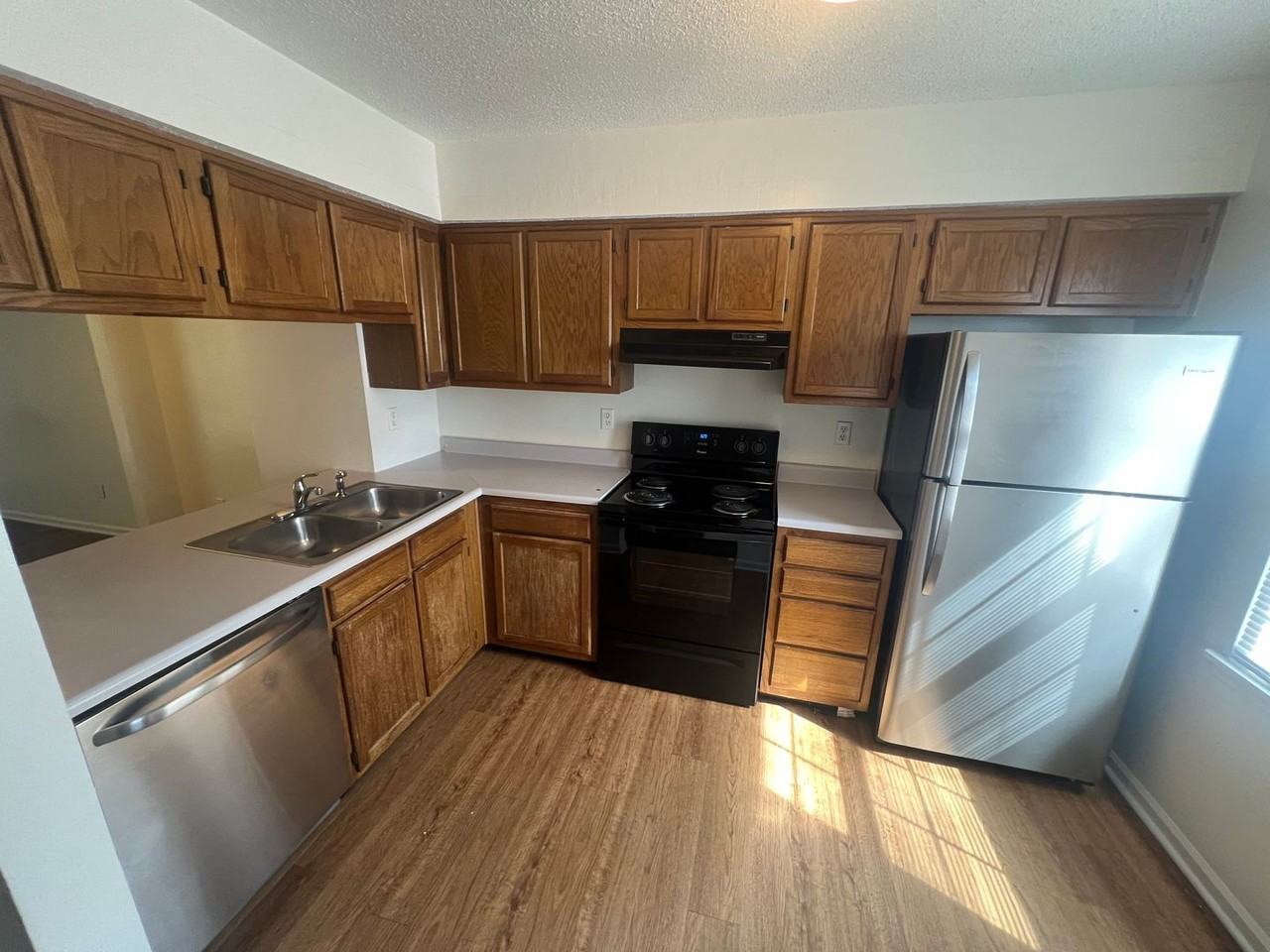 639 Lex Dr - Photo 2 of 13