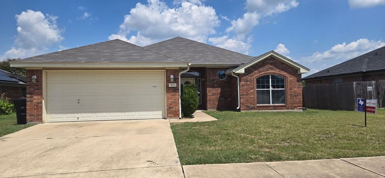 3102 Lavender Ln - Photo 2 of 20