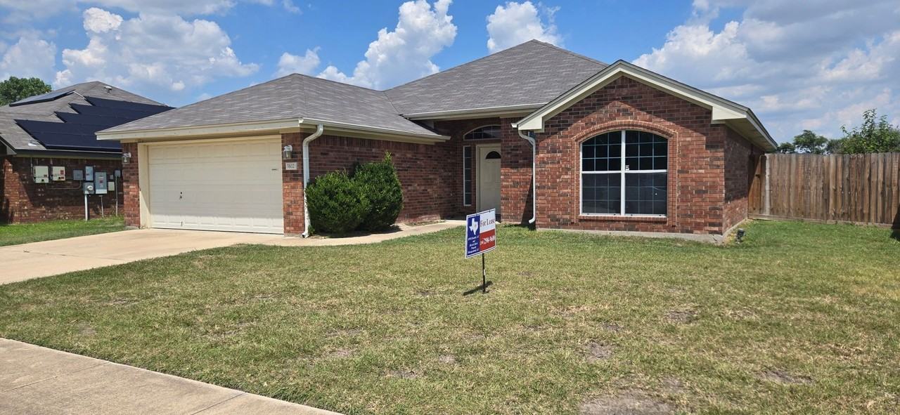 3102 Lavender Ln - Photo 3 of 20