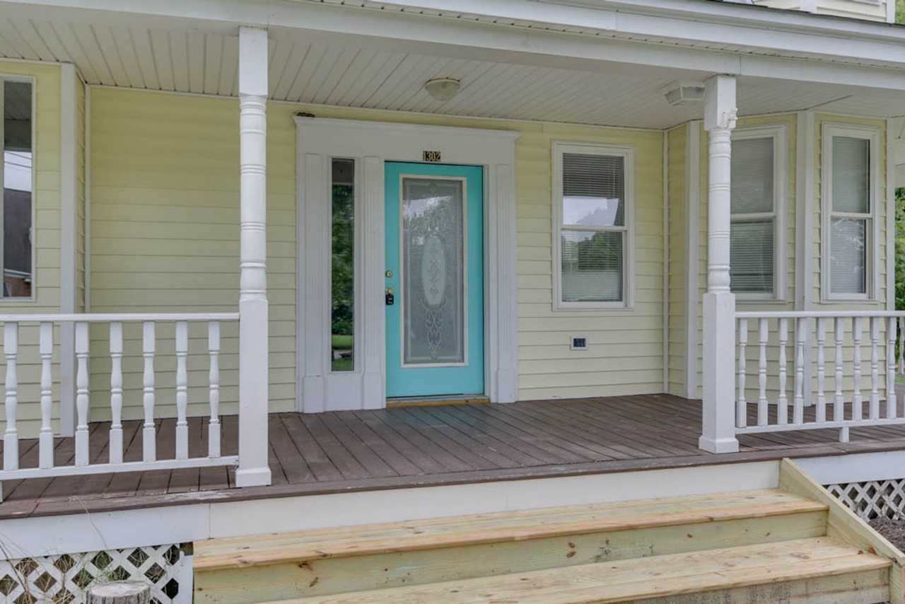 1302 Dare Rd - Photo 5 of 37