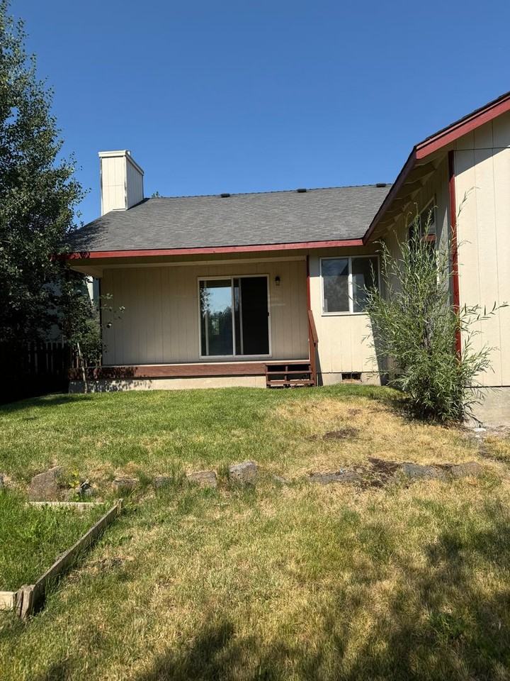 61440 Elkhorn St - Photo 2 of 20