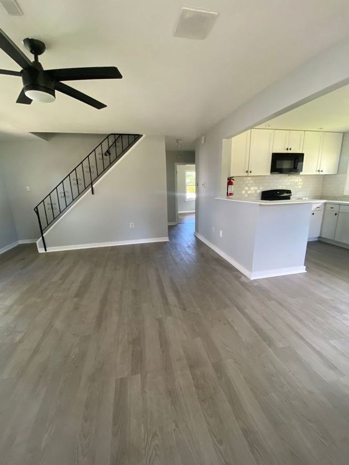 51 Peacock Ln - Photo 2 of 19