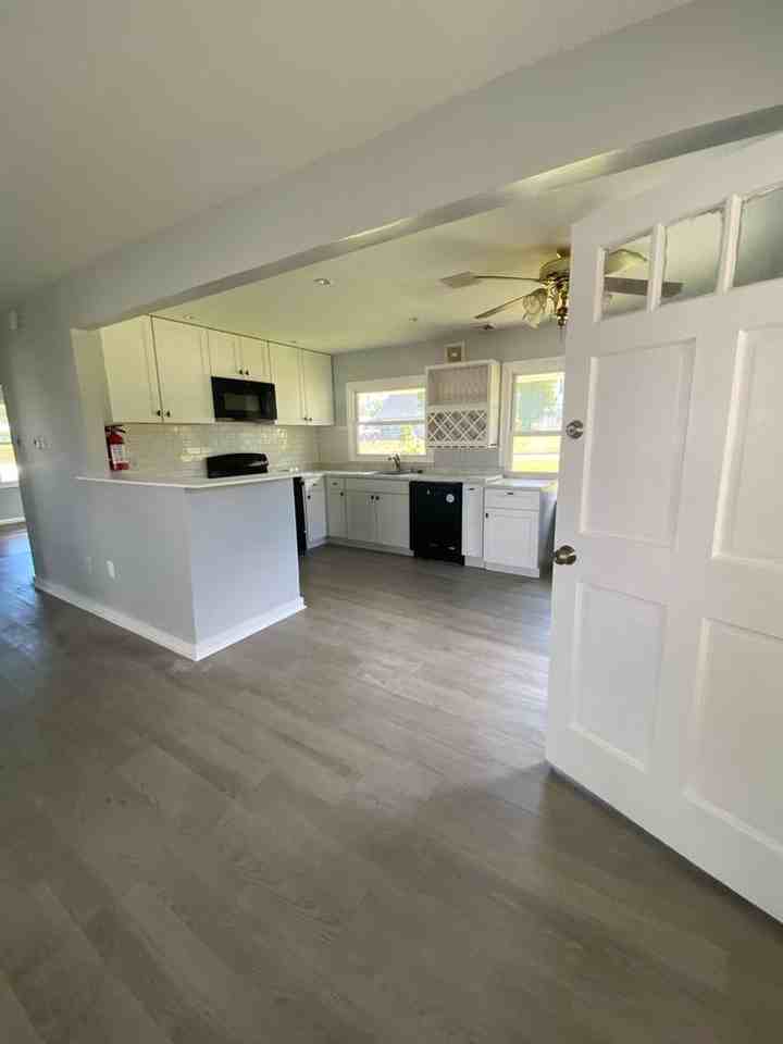 51 Peacock Ln - Photo 3 of 19