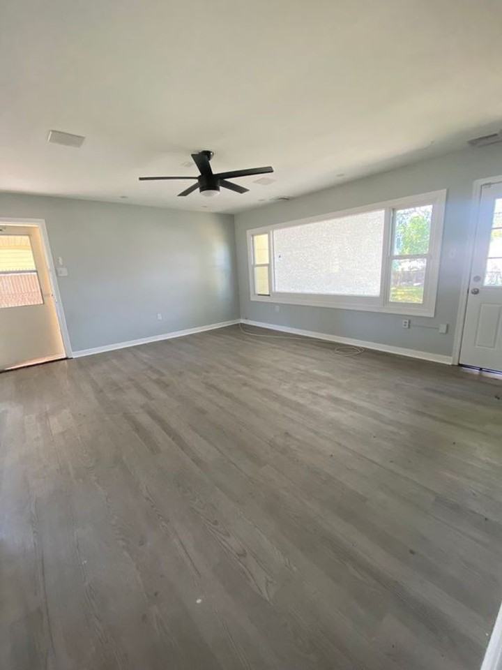 51 Peacock Ln - Photo 5 of 19