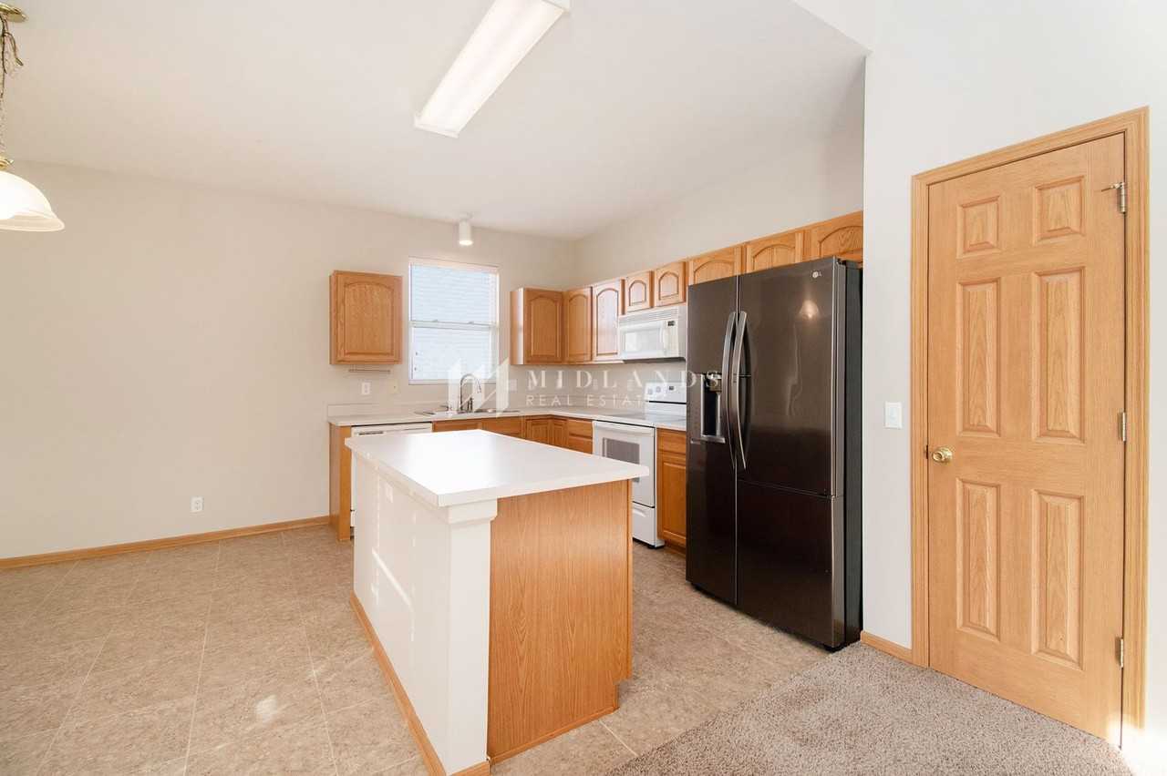 14002 Kelly Dr - Photo 5 of 15