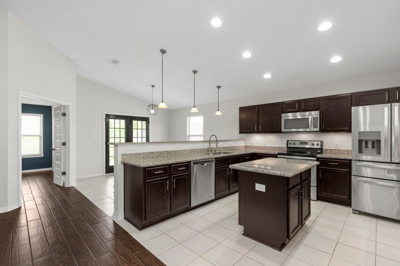 8478 Island Dr - Photo 4 of 24