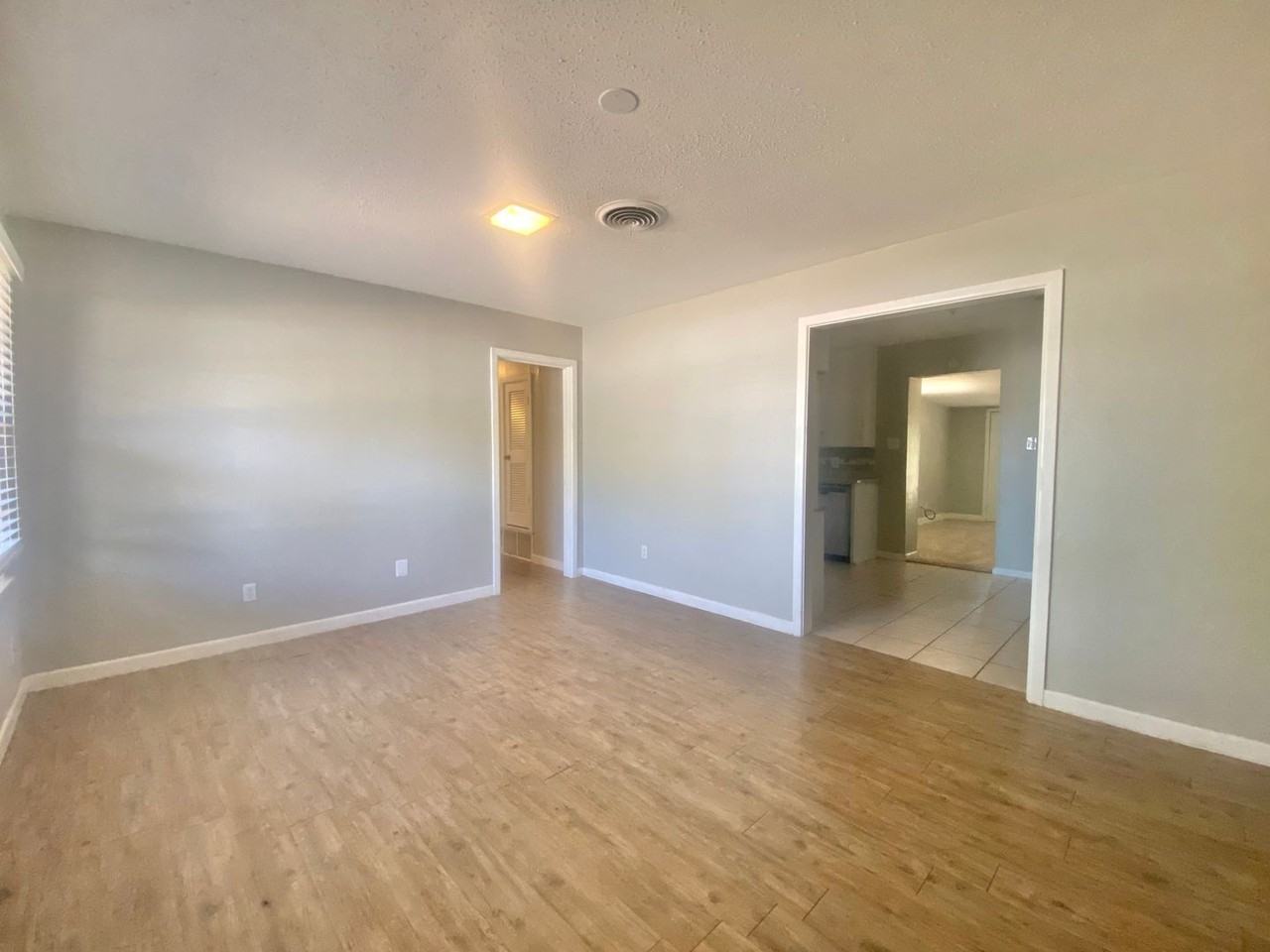 5107 42nd St - Photo 2 of 22