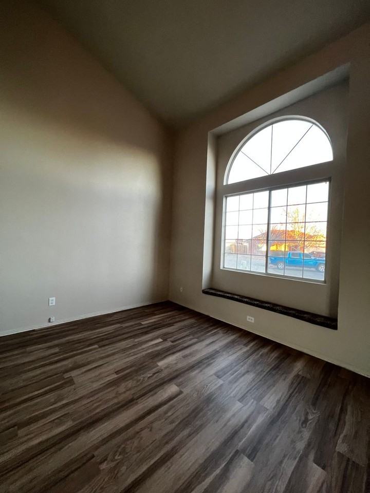 2000 Cherry Rd Ne - Photo 3 of 12