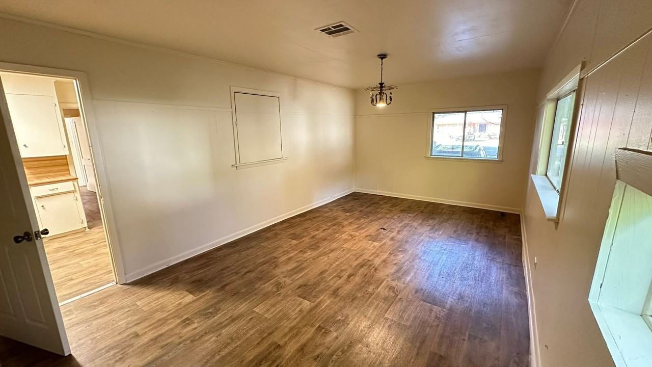 3717 Grammont St - Photo 4 of 9