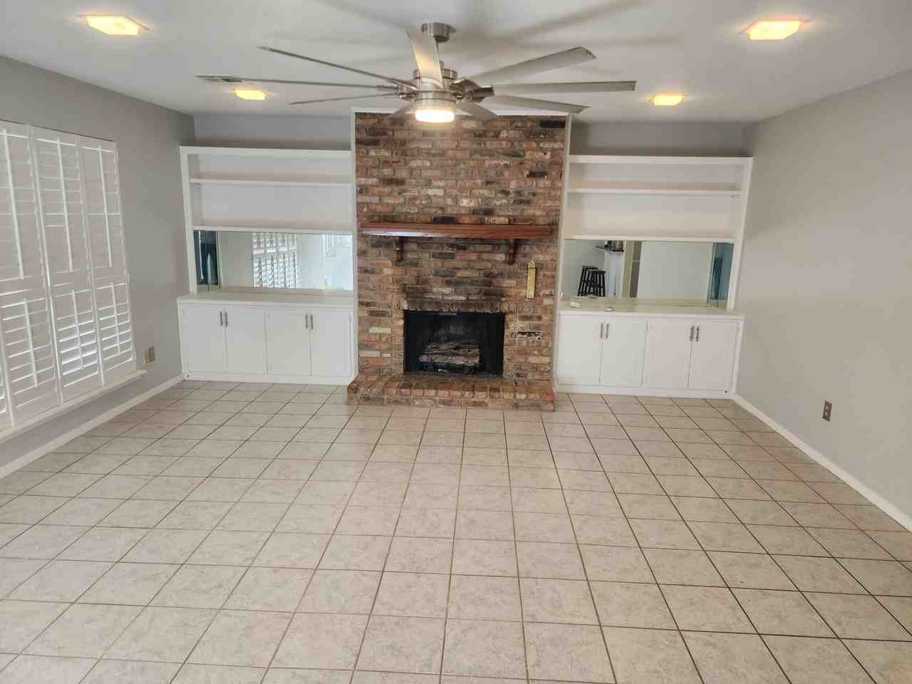 9203 Highcrest Dr - Photo 2 of 6