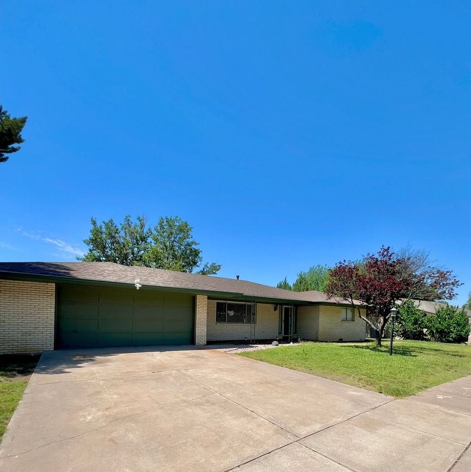 2608 Highland Rd - Photo 3 of 48